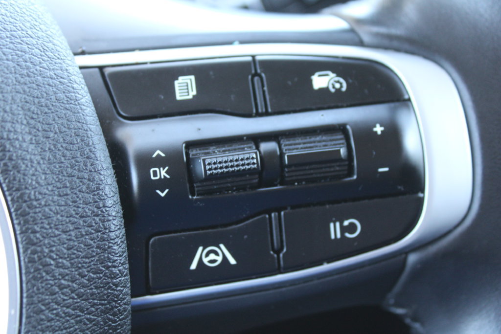 Certified 2025 Kia Sportage EX FWD image 30