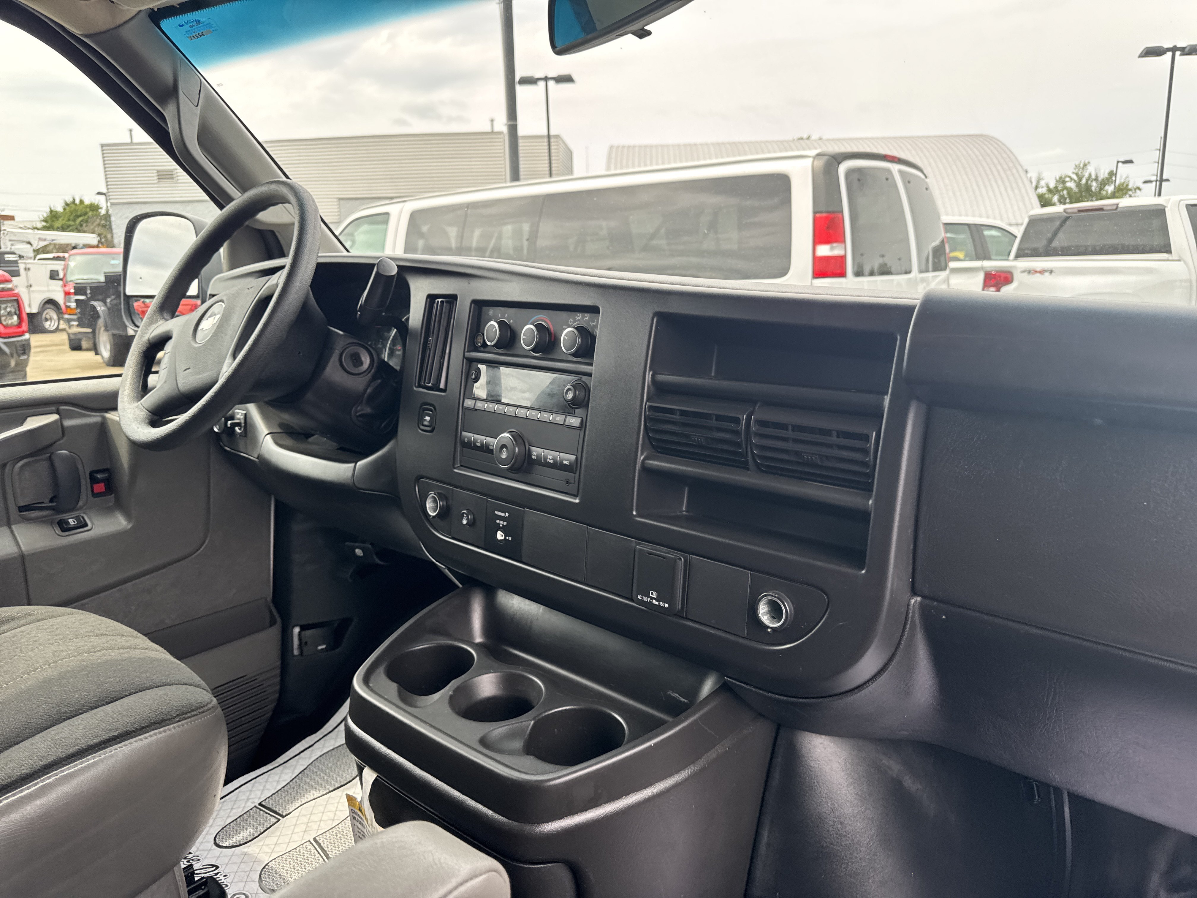 Used 2024 Chevrolet Express 2500 w/ Driver Convenience Package RWD image 6