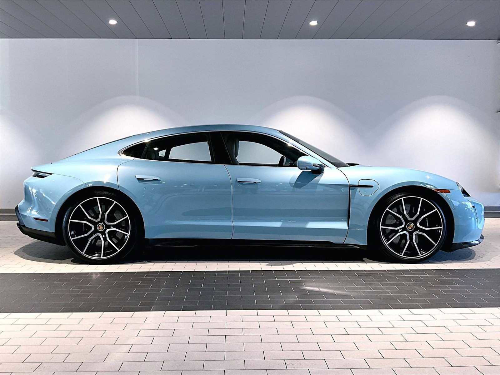 Used 2024 Porsche Taycan Turbo image 11