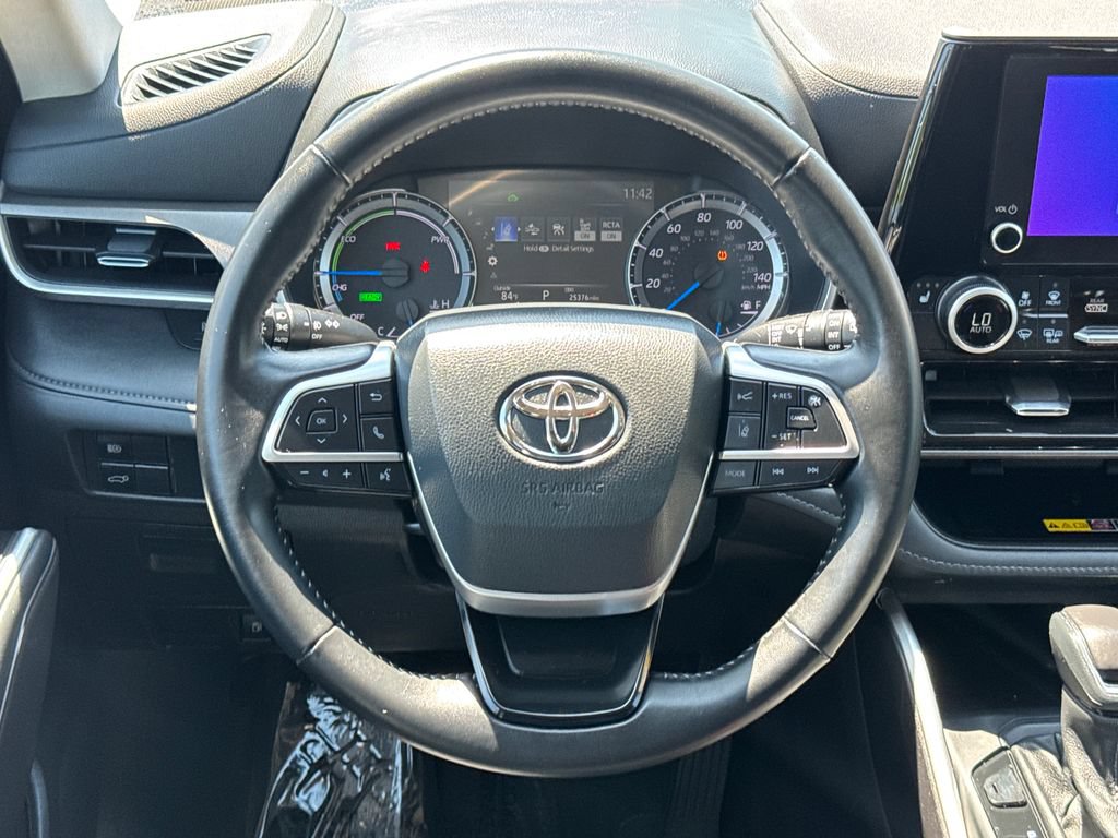 Used 2025 Toyota Highlander XLE AWD/4WD image 15