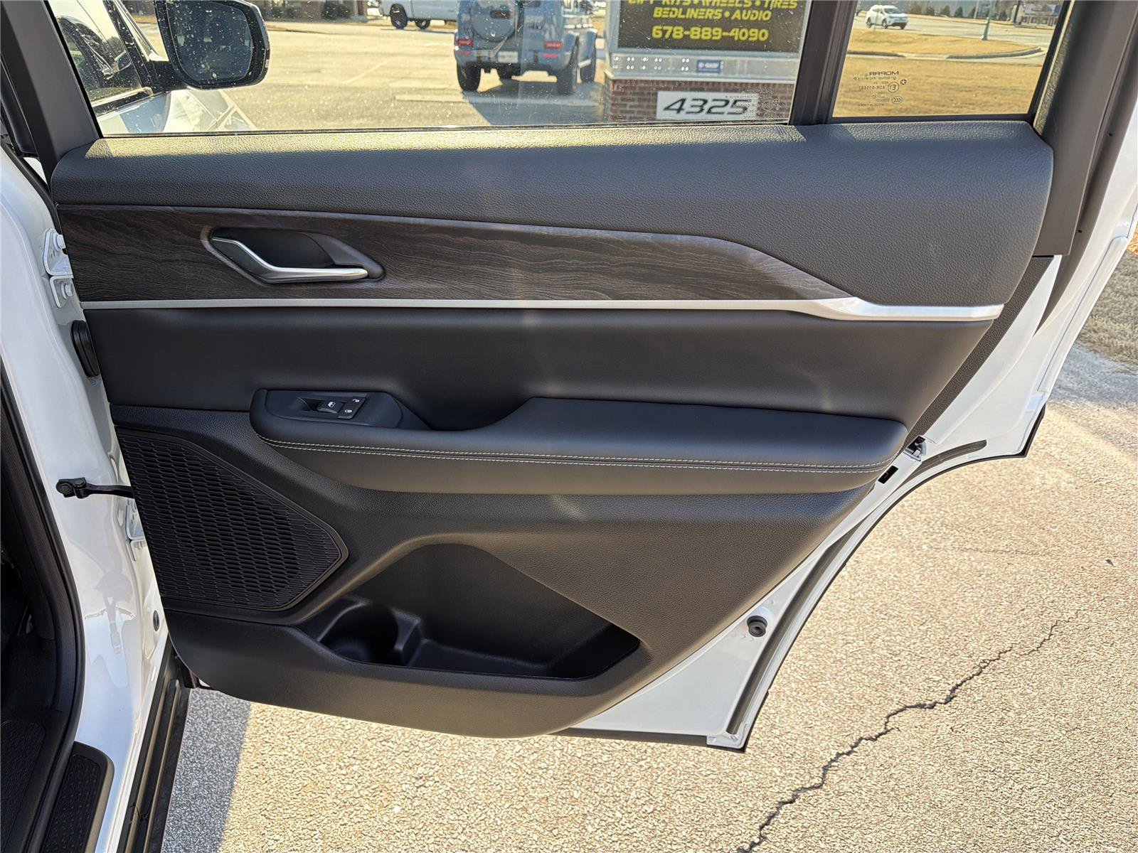 New 2025 Jeep Grand Cherokee L Limited w/ Black Appearance Package image 17