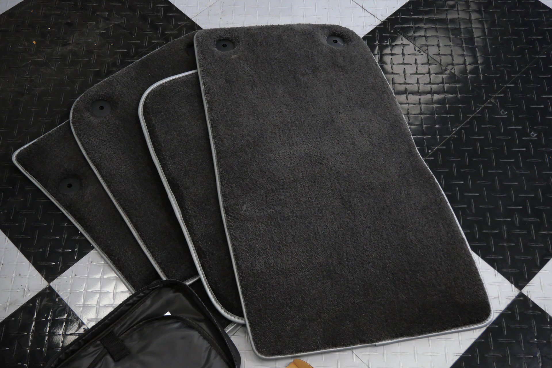 Used 2024 Bentley Flying Spur W12 image 44