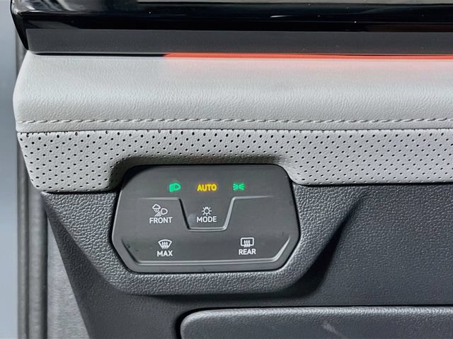 Used 2024 Volkswagen Atlas Peak Edition SEL AWD/4WD image 9