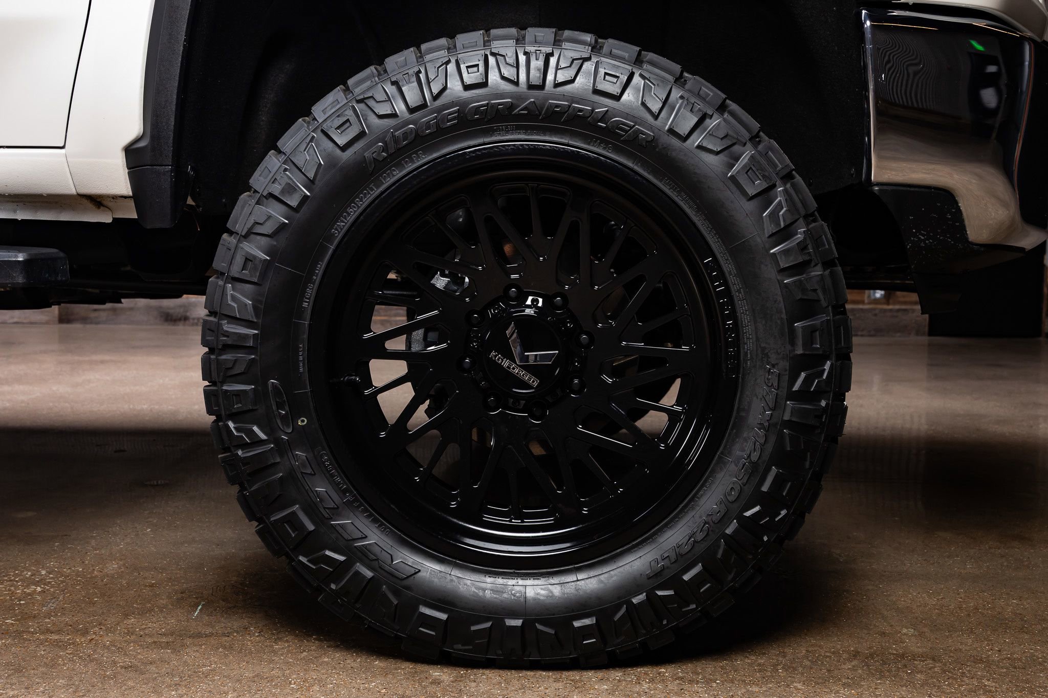 Used 2022 Chevrolet Silverado 2500 LTZ w/ LTZ Plus Package image 12