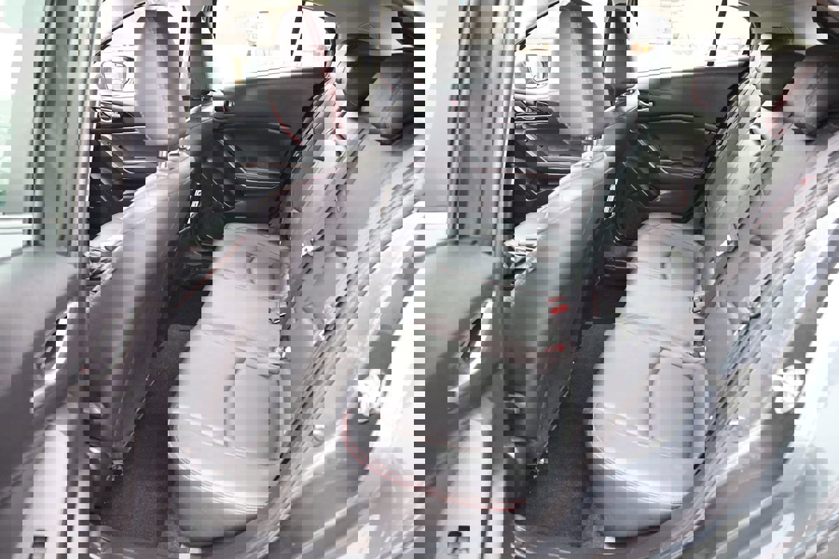 Used 2016 MAZDA MAZDA3 i Grand Touring image 12