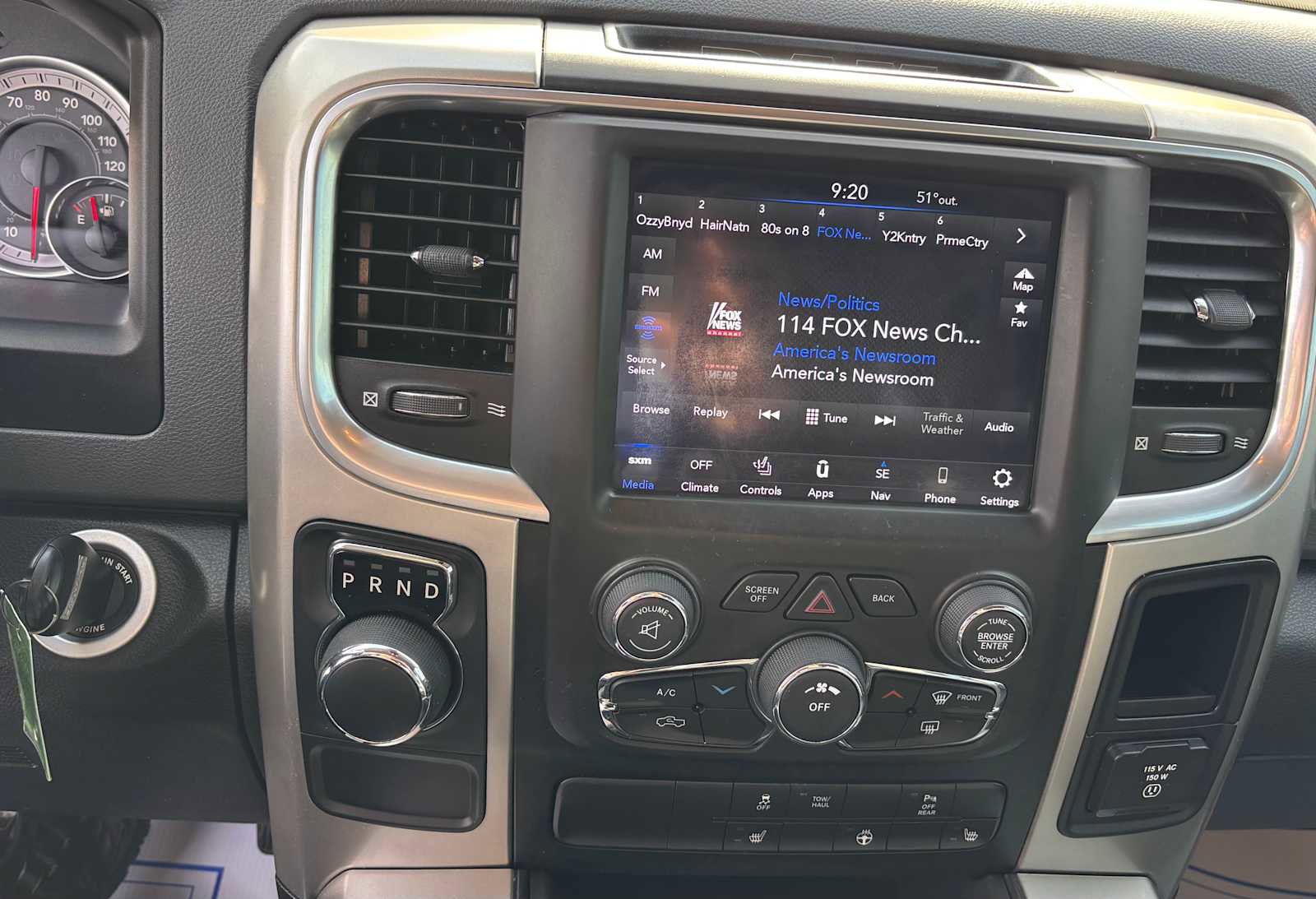 Used 2020 RAM 1500 Classic SLT w/ Luxury Group image 24