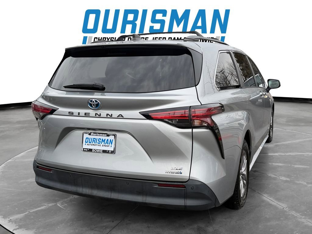 Used 2021 Toyota Sienna XLE image 6