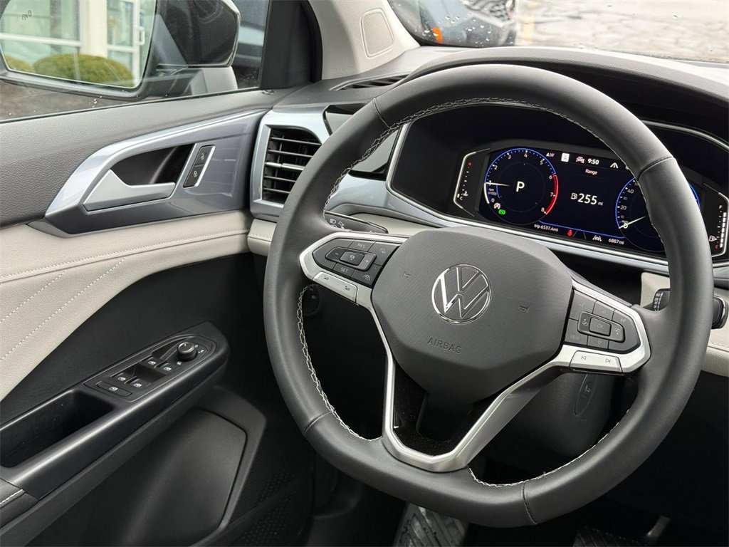 Certified 2025 Volkswagen Taos SEL image 14