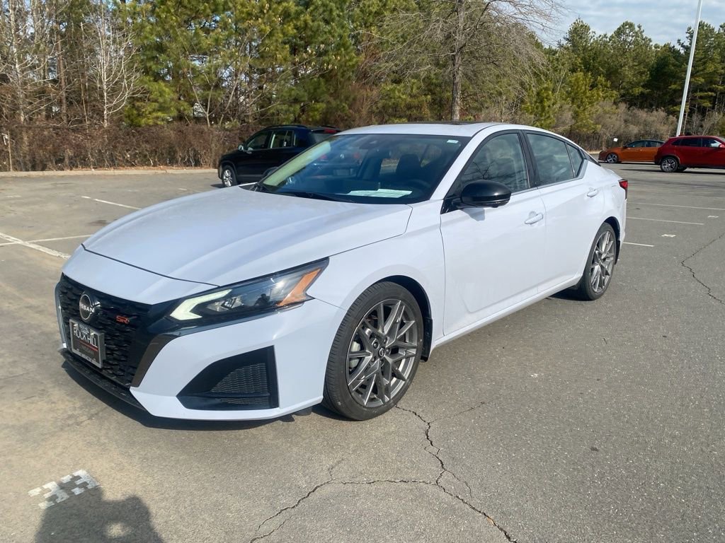 Used 2024 Nissan Altima 2.0 SR image 7