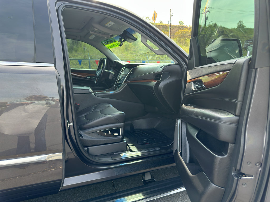 Used 2016 Cadillac Escalade Premium AWD/4WD image 13