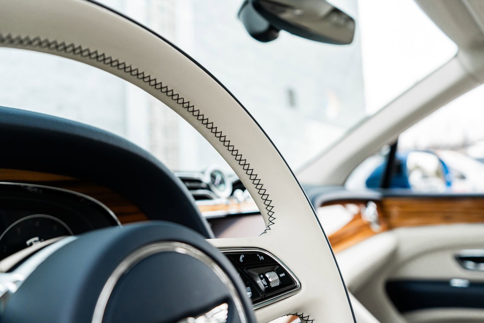 Certified 2022 Bentley Bentayga image 30