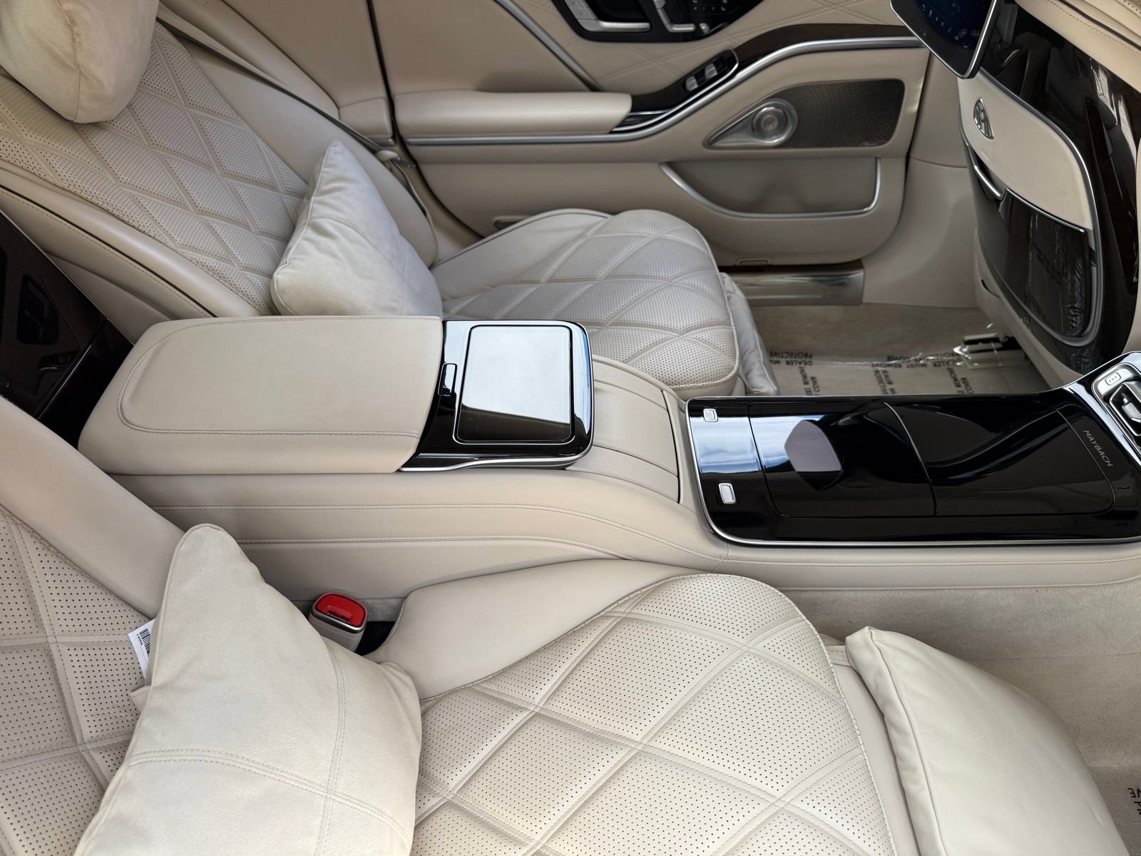 Used 2024 Mercedes-Benz Maybach S 580 4MATIC image 25