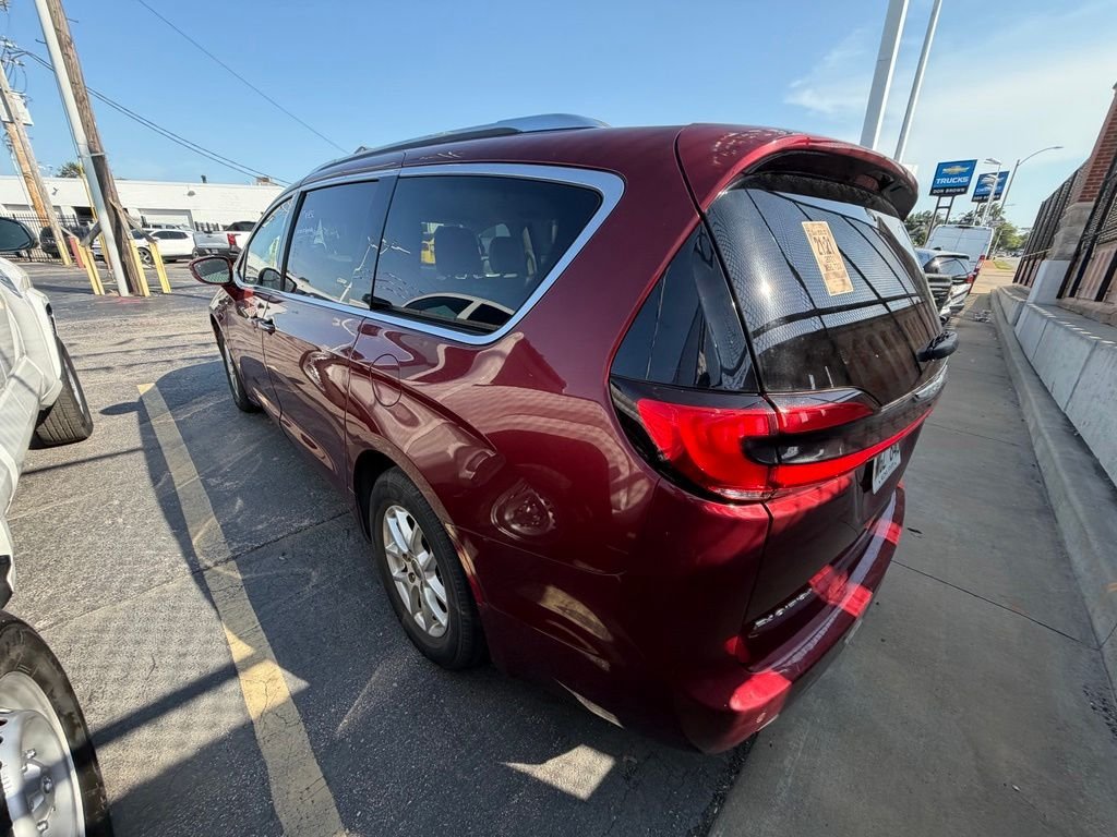 Used 2021 Chrysler Pacifica Touring-L FWD image 10