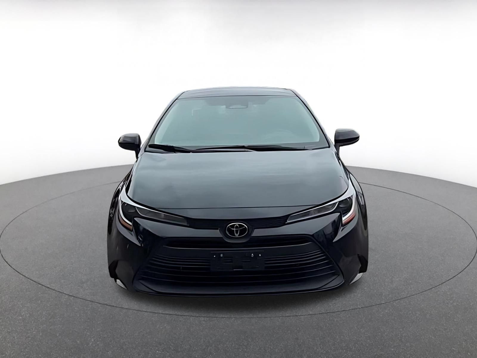 Used 2025 Toyota Corolla LE FWD image 4