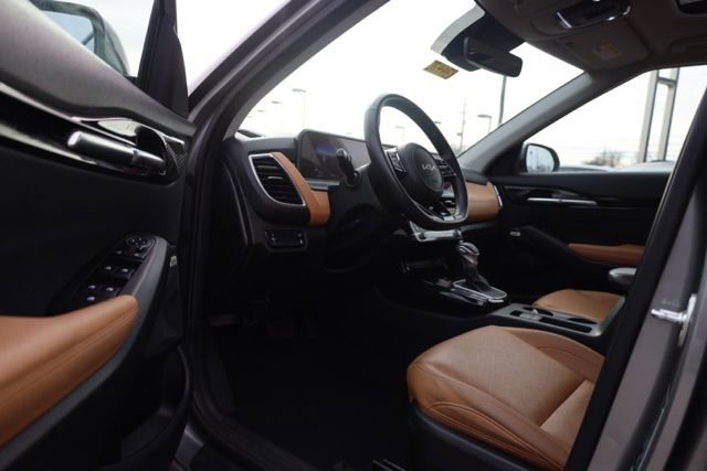 Certified 2024 Kia Seltos SX w/ SX Sunroof Package image 16