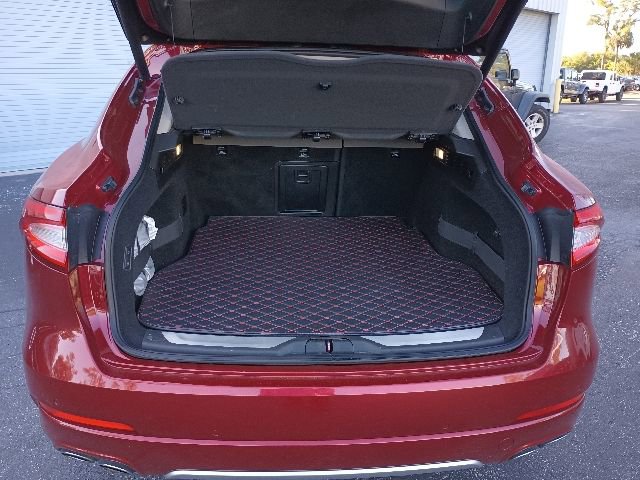 Used 2020 Maserati Levante GranLusso AWD/4WD image 7