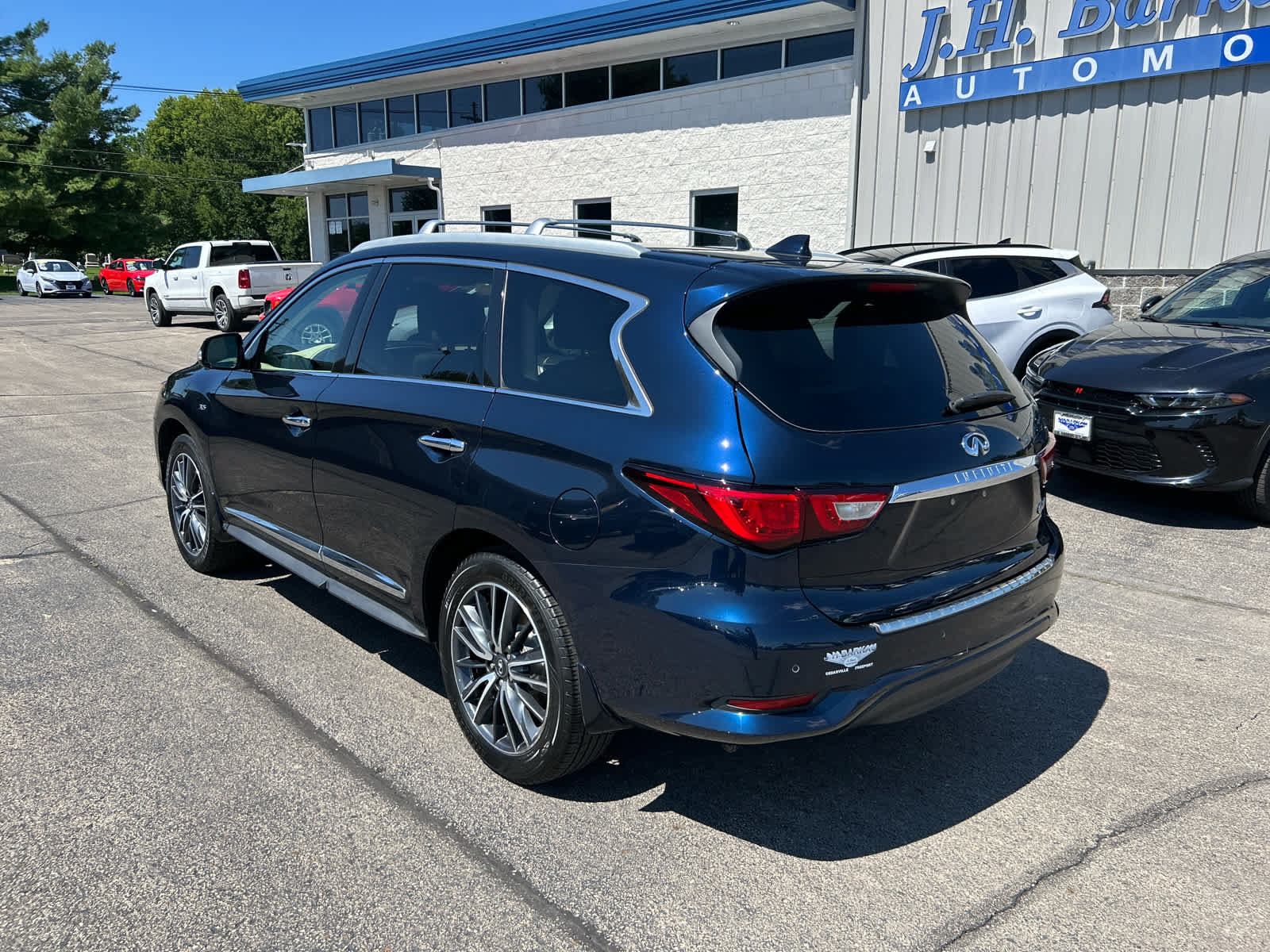 Used 2018 INFINITI QX60 Luxe w/ Deluxe Technology Package AWD/4WD image 8