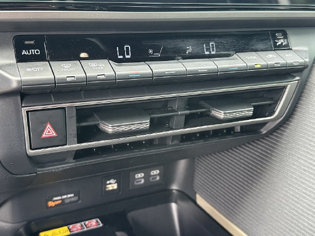Used 2026 Toyota Camry SE w/ Multimedia Upgrade Package FWD image 31