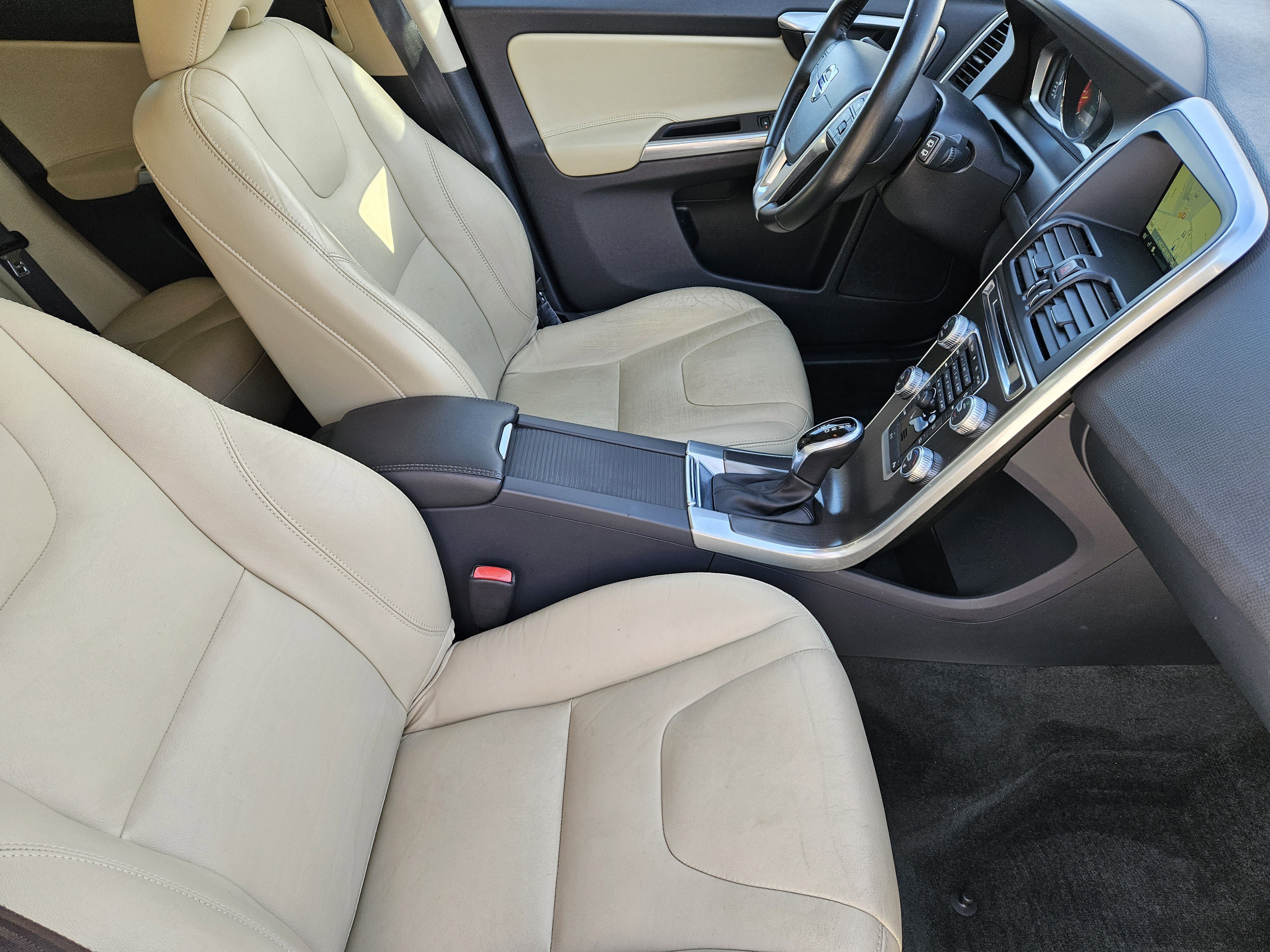 Used 2016 Volvo XC60 T5 Premier image 16