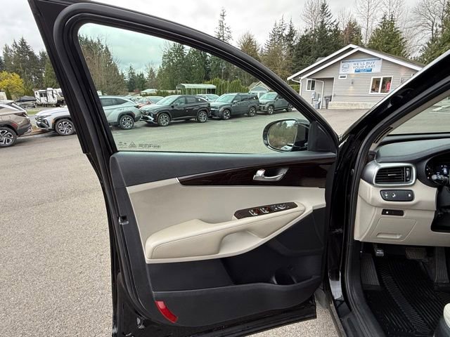 Used 2019 Kia Sorento LX image 11