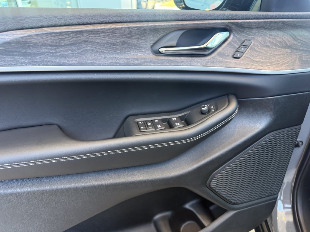 New 2027 Jeep Grand Cherokee Limited AWD/4WD image 5
