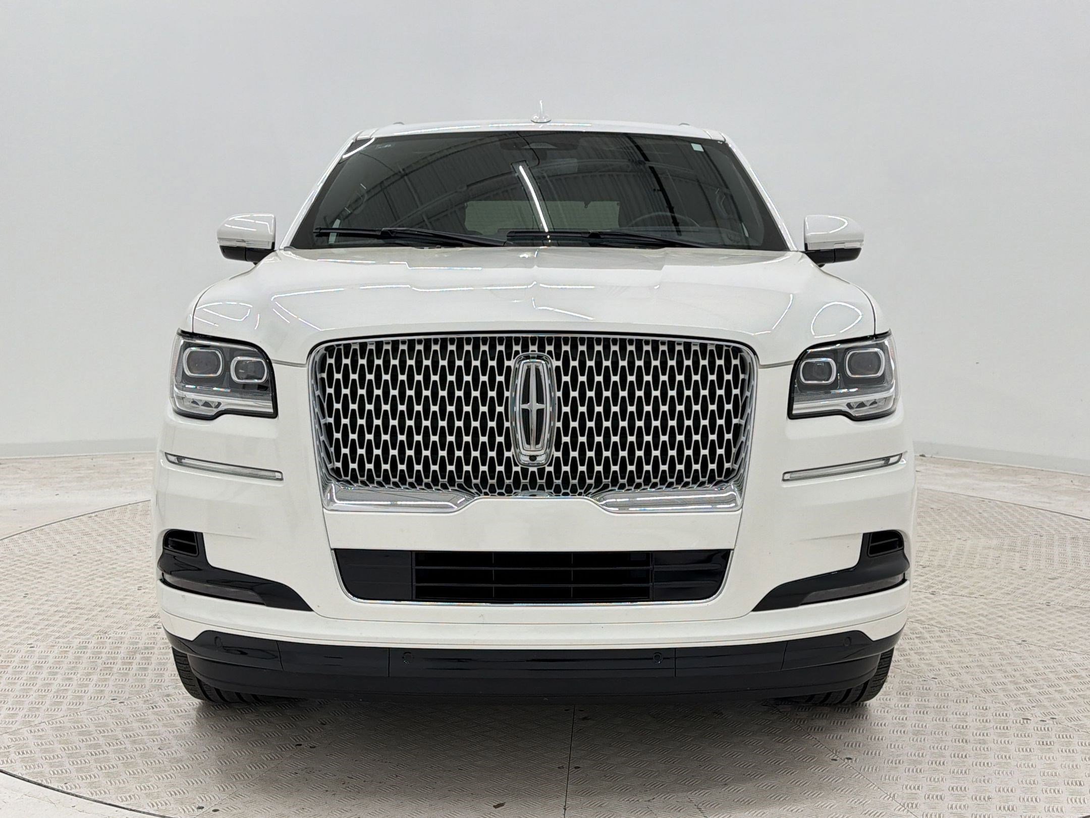 Used 2023 Lincoln Navigator Reserve AWD/4WD image 6