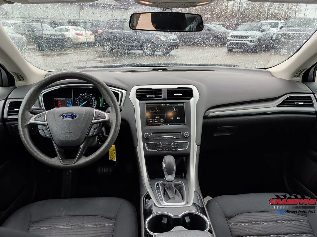 Used 2016 Ford Fusion SE image 18