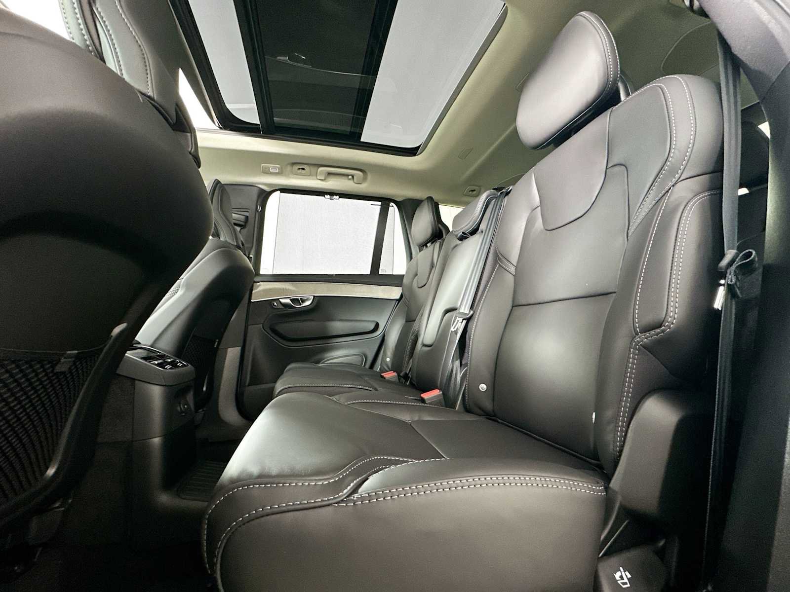 New 2025 Volvo XC90 T8 Plus w/ Protection Package Premier image 22