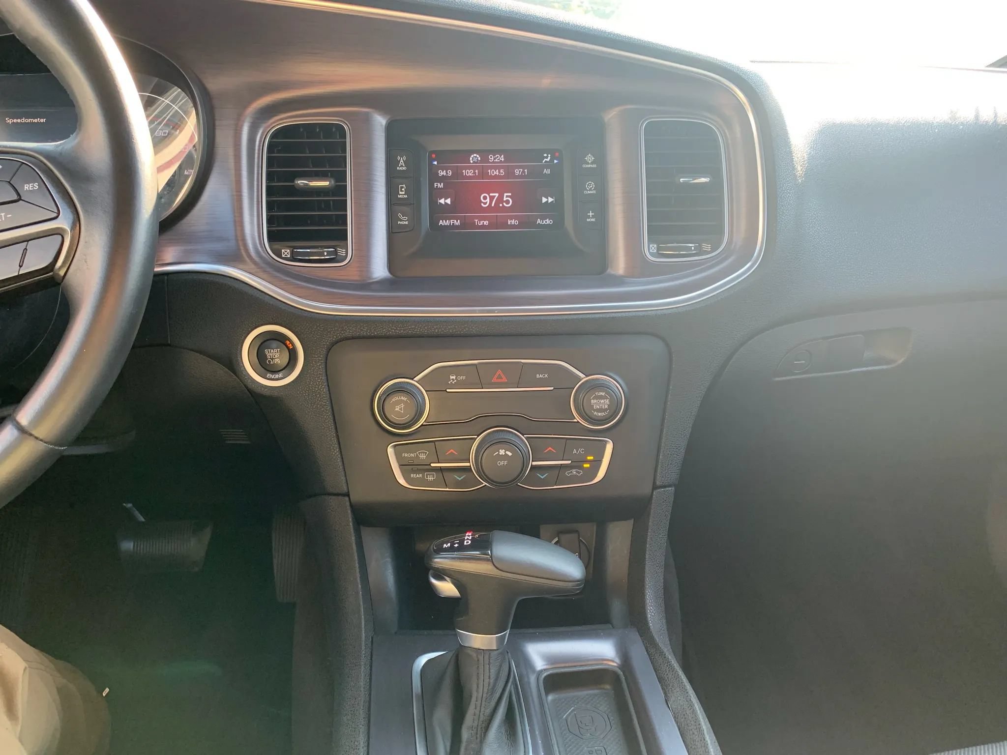 Used 2016 Dodge Charger SE RWD image 15