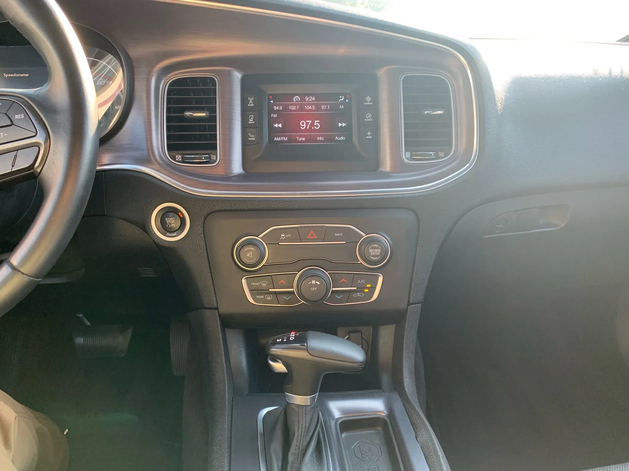 Used 2016 Dodge Charger SE RWD image 15
