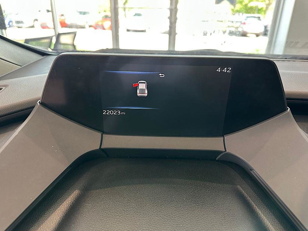 Certified 2025 Toyota Prius LE FWD image 24