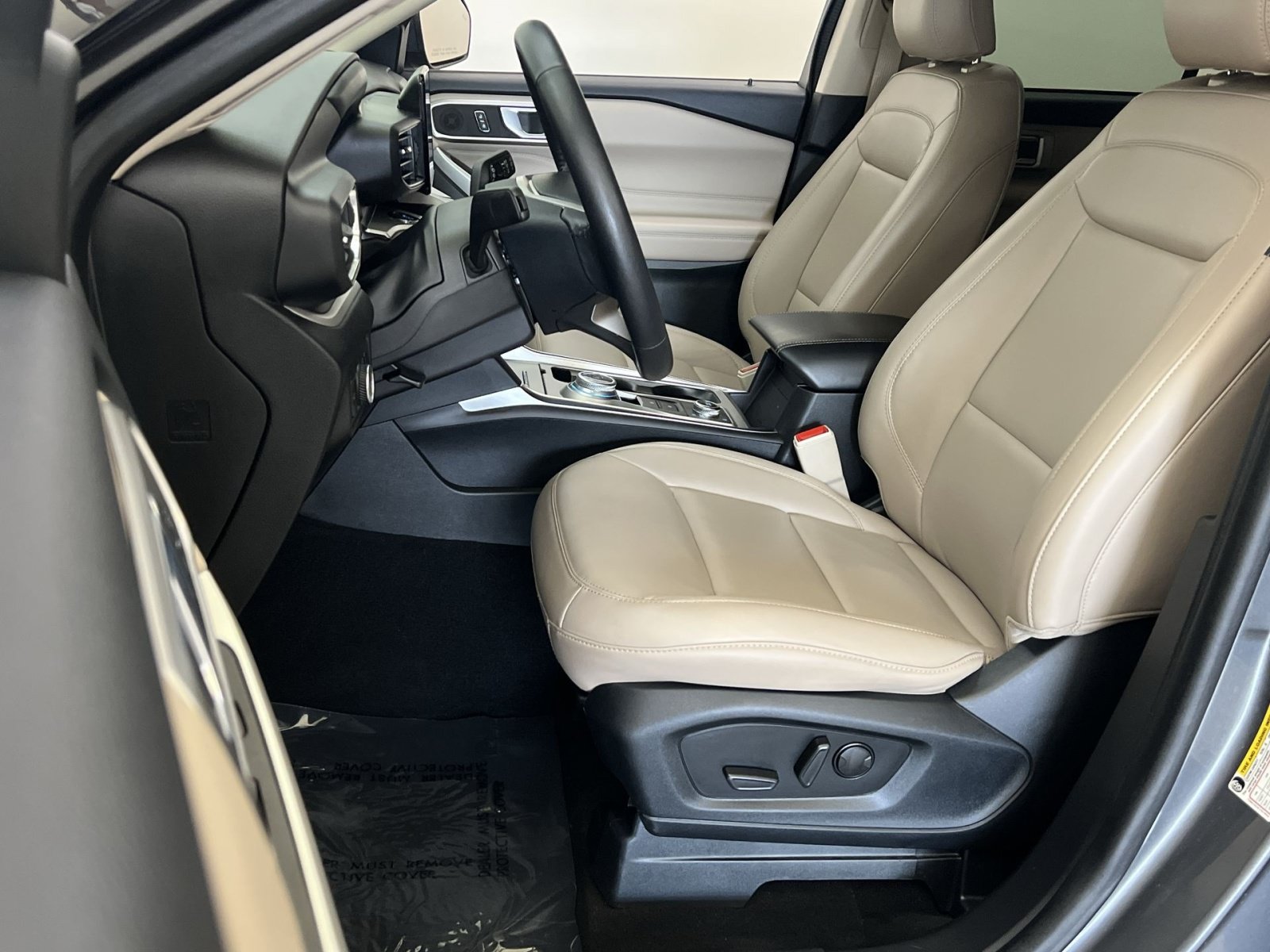 Used 2023 Ford Explorer XLT w/ Equipment Group 202A AWD/4WD image 12