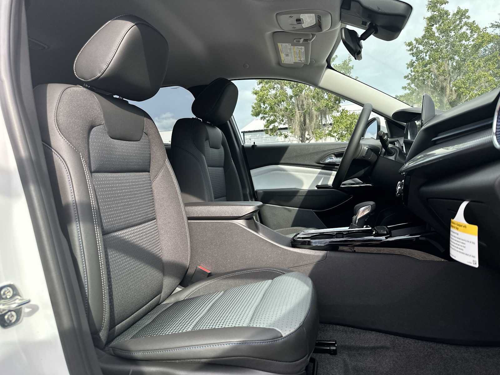New 2026 Chevrolet Trax LT w/ LT Convenience Package FWD image 19