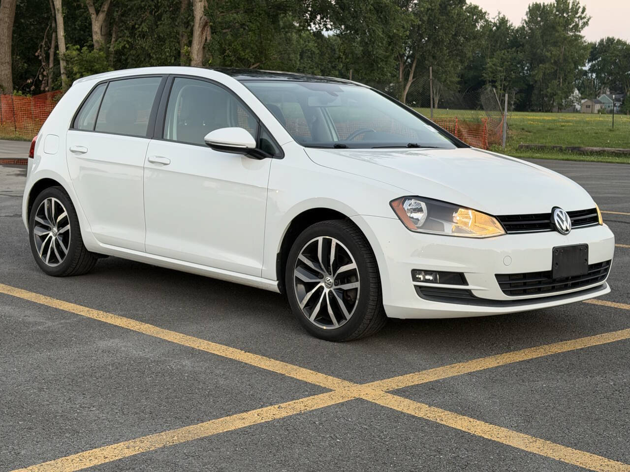 Used 2015 Volkswagen Golf SE FWD image 1