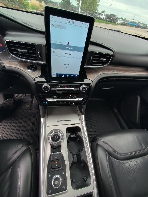 Used 2022 Ford Explorer Platinum w/ Equipment Group 601A AWD/4WD image 44