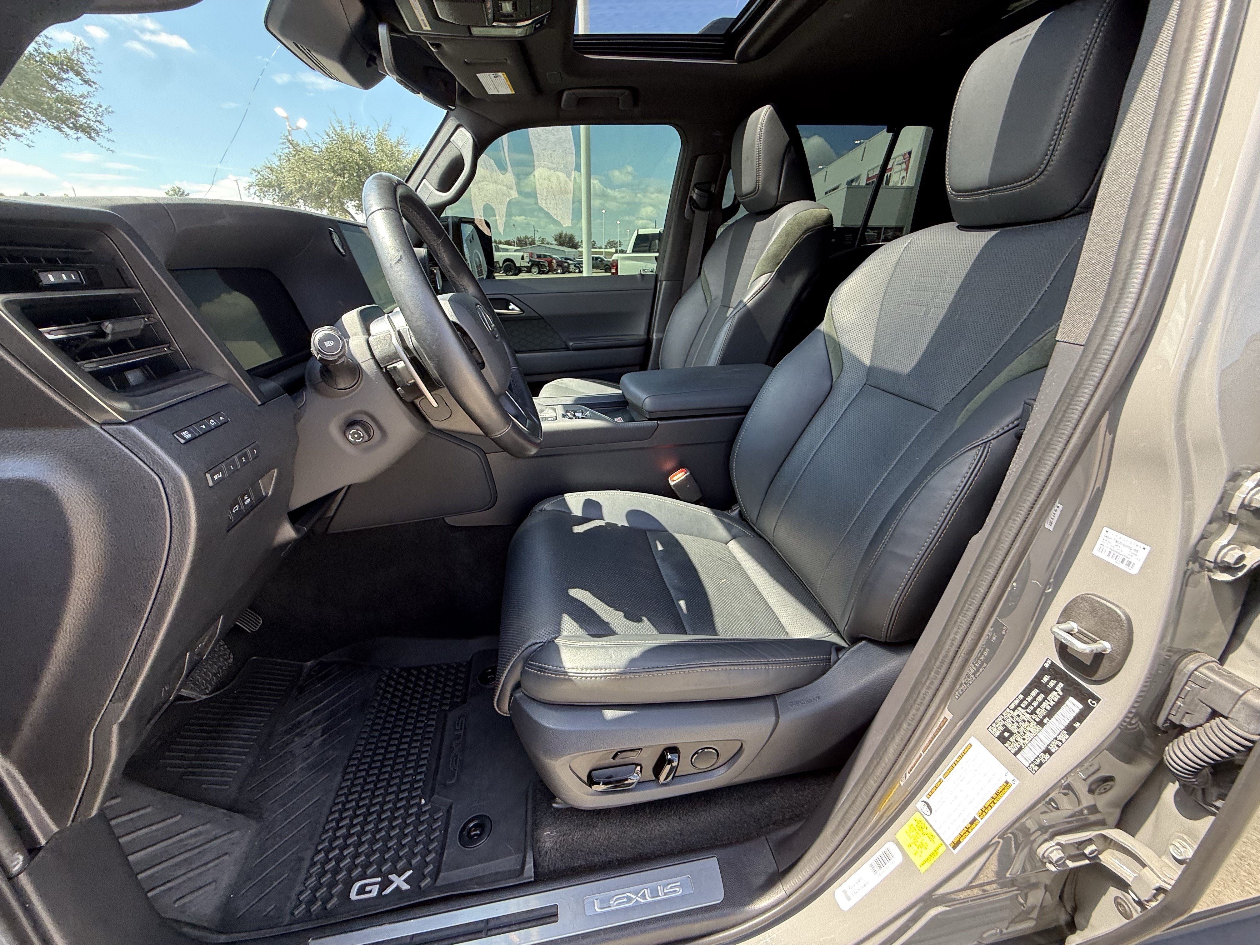 Used 2024 Lexus GX 550 AWD/4WD image 29