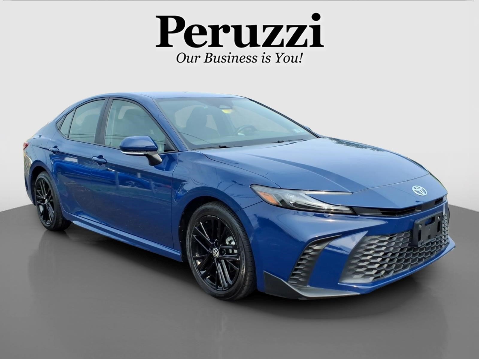 Used 2025 Toyota Camry SE FWD image 1