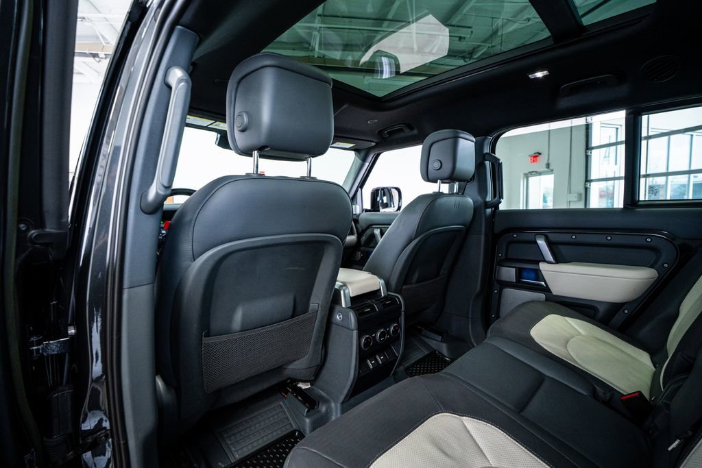 Used 2023 Land Rover Defender 130 X-Dynamic SE image 53
