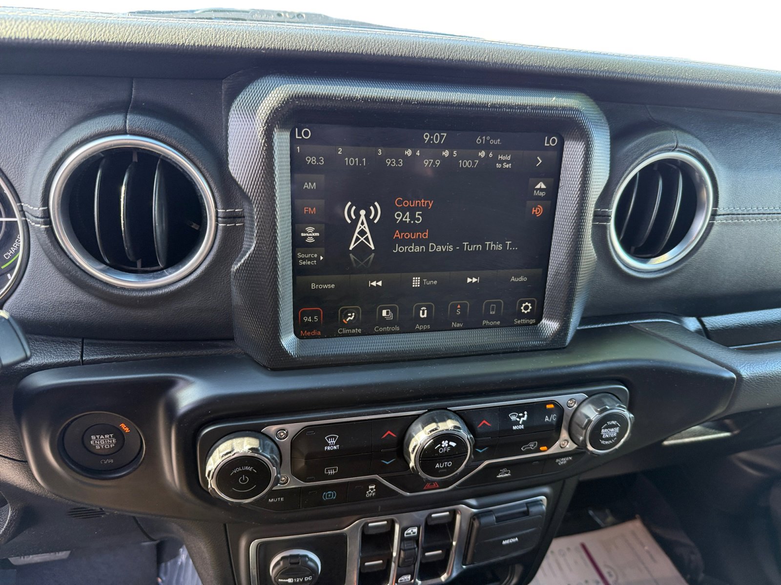 Used 2022 Jeep Wrangler Unlimited Sahara AWD/4WD image 12