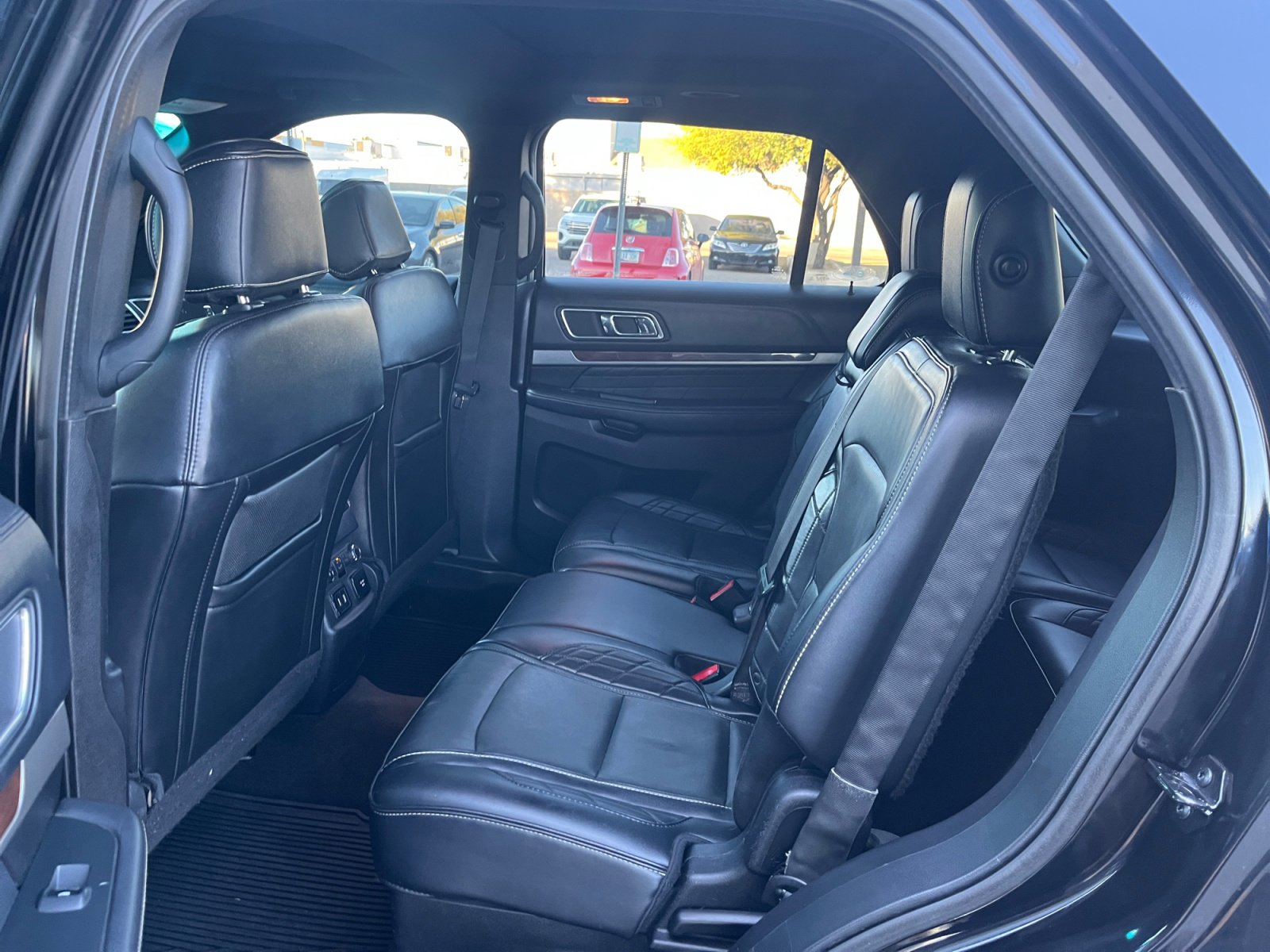 Used 2016 Ford Explorer Platinum image 16