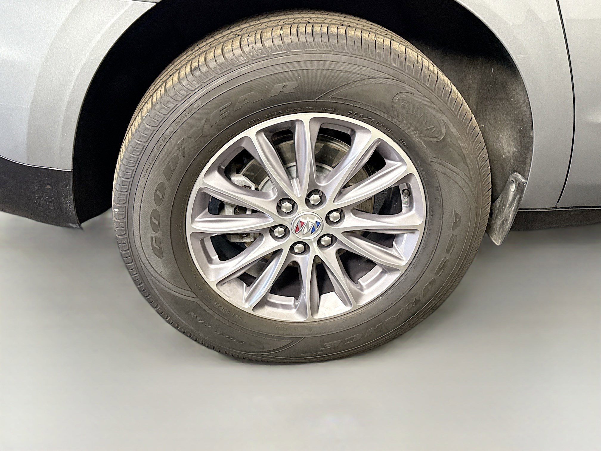 Used 2024 Buick Enclave Essence FWD image 33