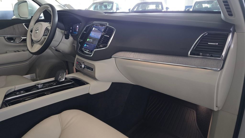 Certified 2025 Volvo XC90 T8 Plus image 11