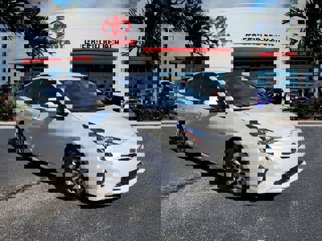 Used 2017 Toyota Prius Four image 1