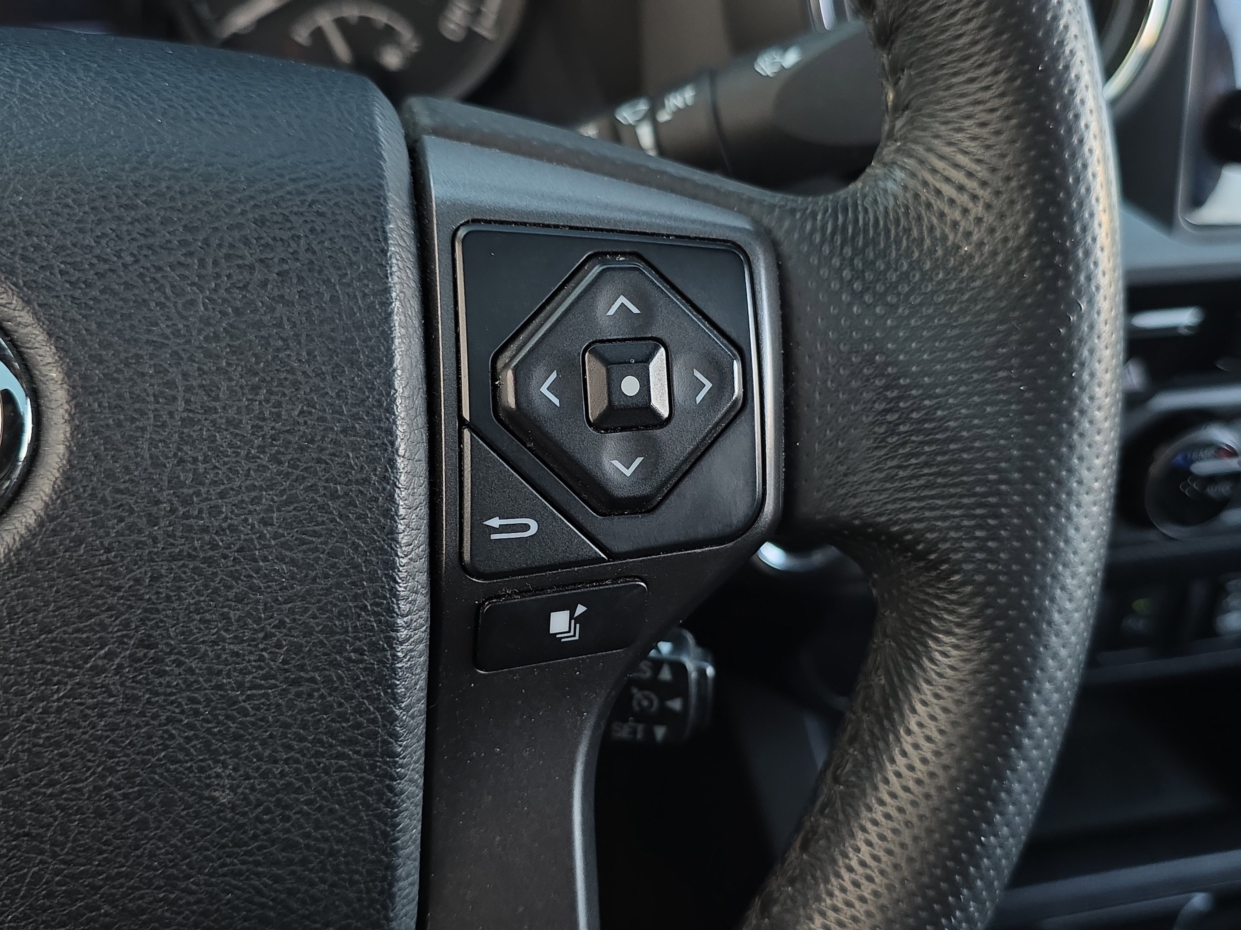 Used 2017 Toyota Tacoma TRD Sport w/ Premium & Technology Package AWD/4WD image 19