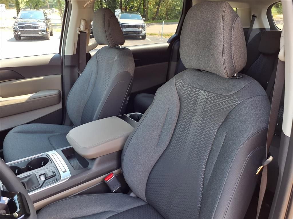 New 2026 Kia Carnival LX image 13