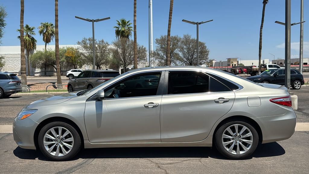 Used 2017 Toyota Camry XLE w/ Moonroof Package FWD image 4
