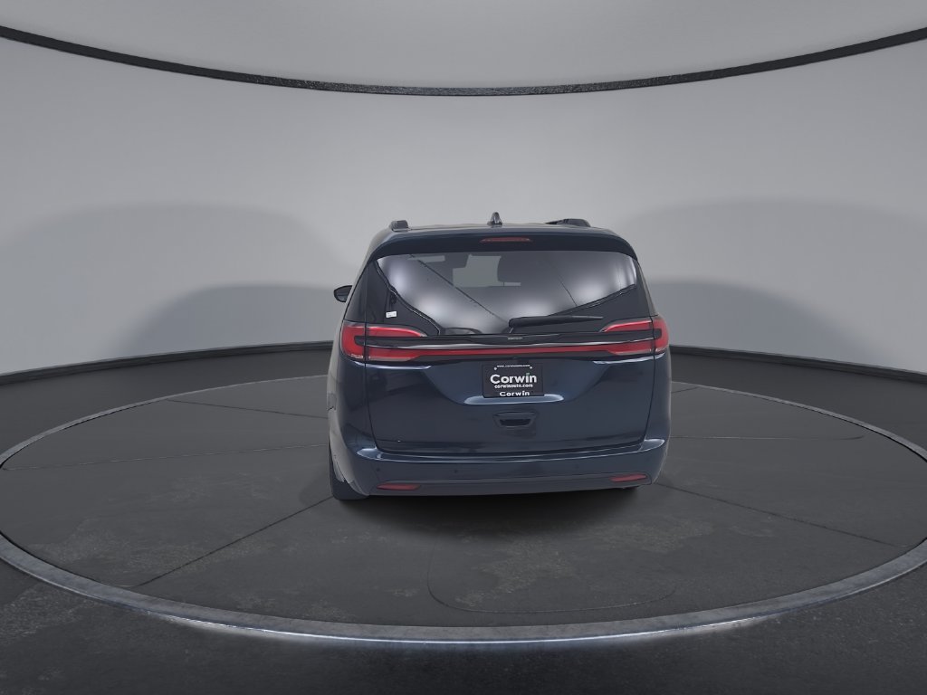 Certified 2025 Chrysler Pacifica Limited FWD image 15