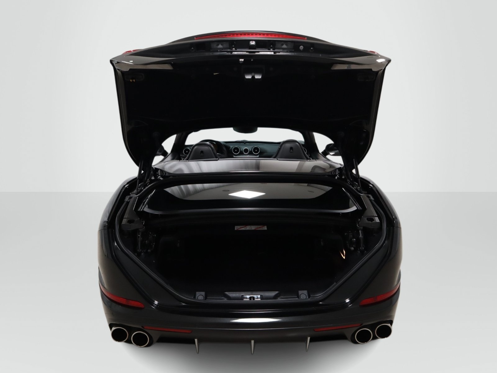 Used 2016 Ferrari California T RWD image 20