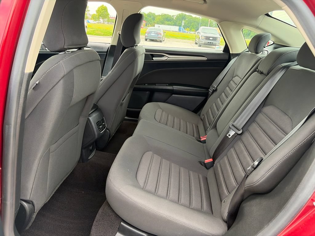 Used 2019 Ford Fusion SE FWD image 26