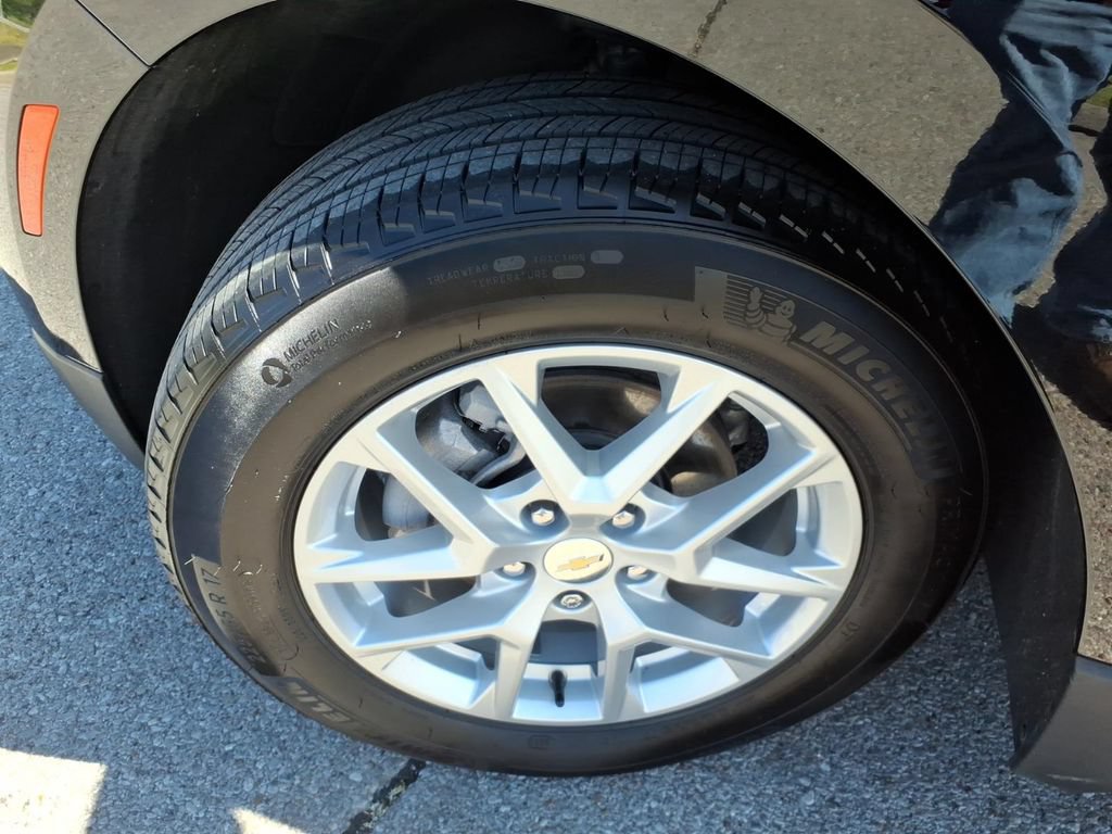 Used 2024 Chevrolet Equinox LT w/ LPO, Floor Liner Package FWD image 19